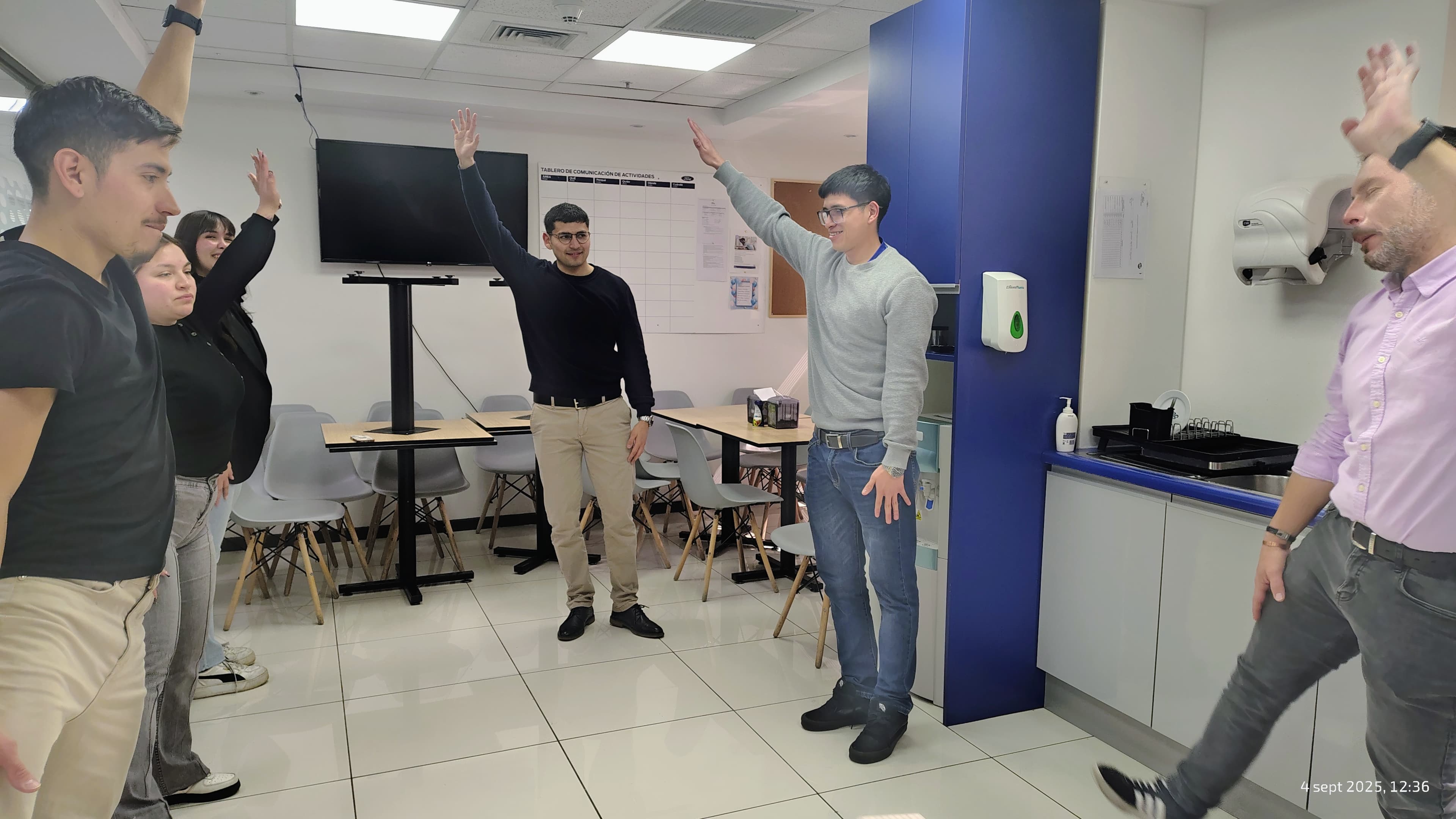 Sesión de trabajo colaborativo en una empresa